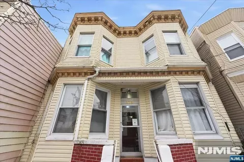 509 Monastery Pl, Union City, NJ 07087