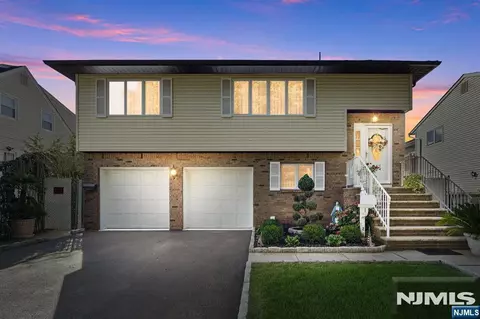262 Lee St, Elmwood Park, NJ 07407