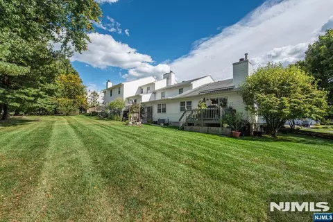 Exterior - 32 Bowfell Ct, Wayne, NJ 07470 photo 4 of 4