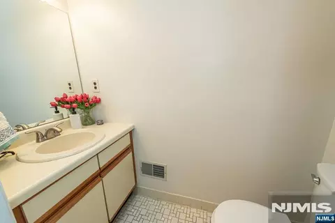 Bath - 32 Bowfell Ct, Wayne, NJ 07470 photo 1 of 2