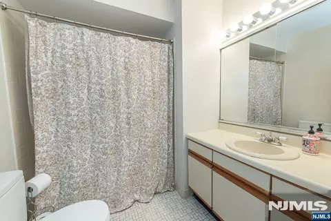 Bath - 32 Bowfell Ct, Wayne, NJ 07470 photo 2 of 2