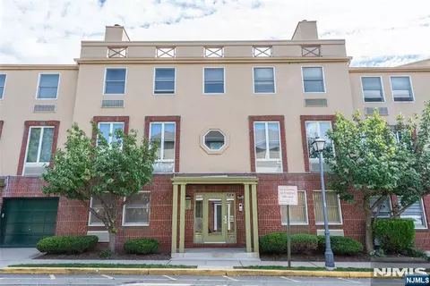 50 Pine St, Montclair, NJ 07042