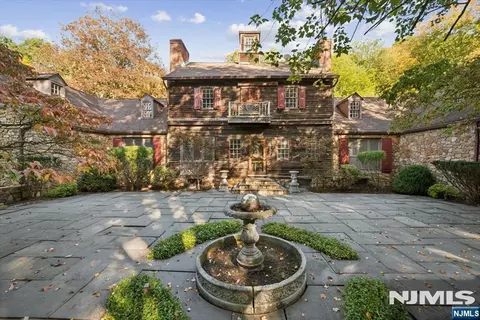 568 Waterloo Rd, Stanhope, NJ 07874