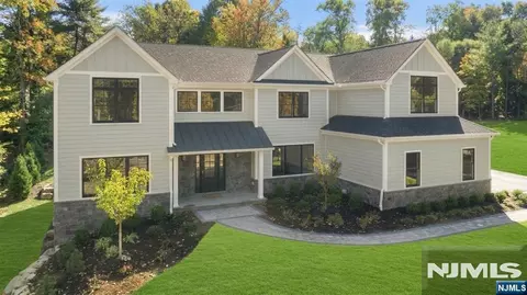 531 Track Ln, River Vale, NJ 07675