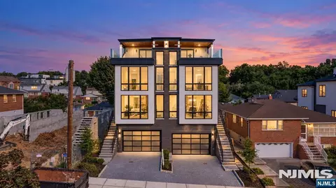 1524 11th St, Fort Lee, NJ 07024
