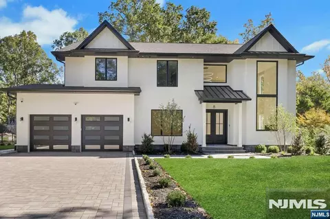 8 Ann St, Old Tappan, NJ 07675