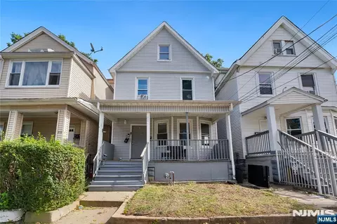 214 Smith St, Newark, NJ 07106