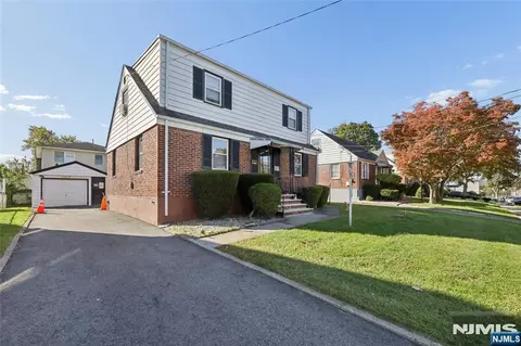 86 Falmouth Ave, Elmwood Park, NJ 07407