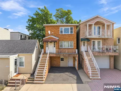 6718 Jackson St, Guttenberg, NJ 07093