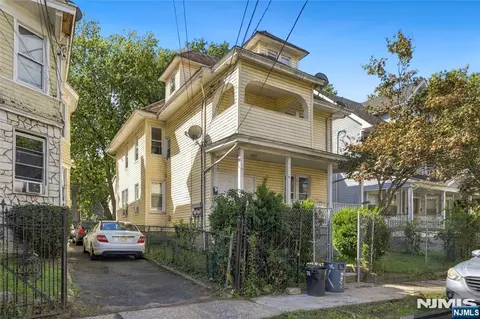 10 Howell Pl, Newark, NJ 07106