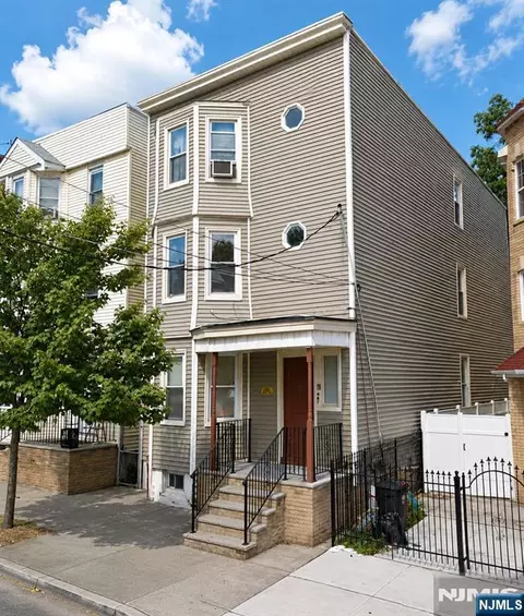 109 S 12th St, Newark, NJ 07107
