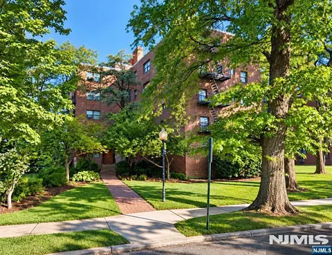 3001 Edwin Ave #4A, Fort Lee, NJ 07024