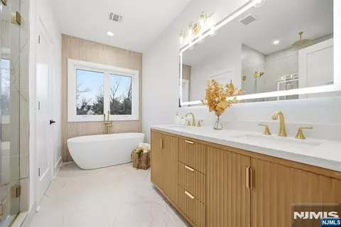 Bath - 38 Willow St, Millburn, NJ 07041 photo 2 of 3