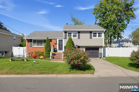 141 Highland Ave, Bergenfield, NJ 07621