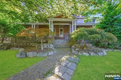 124 Rivervale Rd, Park Ridge, NJ 07656