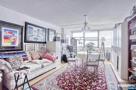 7004 Boulevard E #20E, Guttenberg, NJ 07093