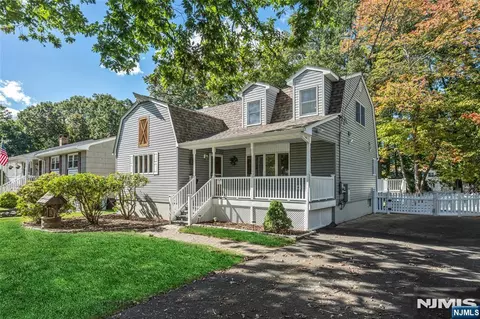 87 Calumet Ave, Oakland, NJ 07436