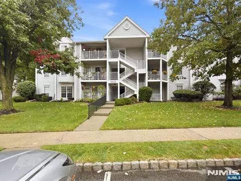 1147 Sycamore Ln, Mahwah, NJ 07430