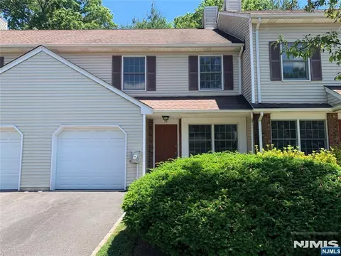 15 Park View Pl, Fair Lawn, NJ 07410