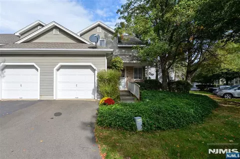 26 Meadow Pond Rd, Hamburg, NJ 07419