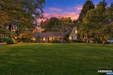 389 W Shore Dr, Wyckoff, NJ 07481