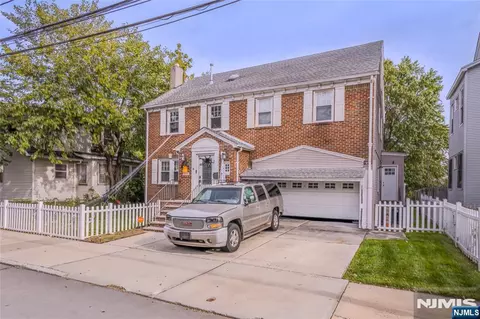 18 Bayview Ave, Newark, NJ 07112