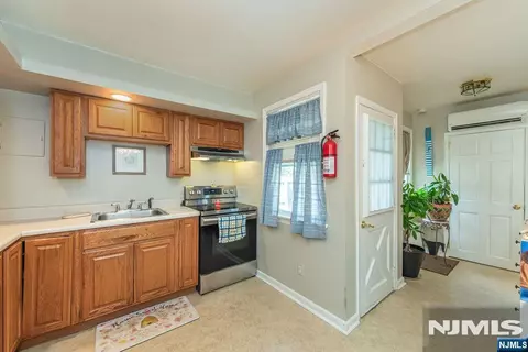 Entry Way - 184 Fairfield Rd, Wayne, NJ 07470 photo 1 of 1