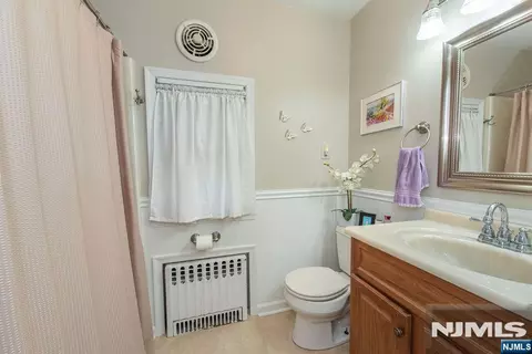 Bath - 184 Fairfield Rd, Wayne, NJ 07470 photo 1 of 1