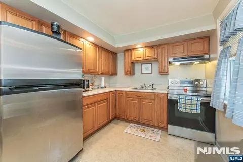 Kitchen - 184 Fairfield Rd, Wayne, NJ 07470 photo 2 of 3