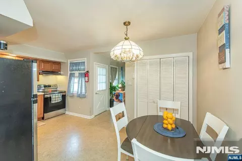 Dining - 184 Fairfield Rd, Wayne, NJ 07470 photo 2 of 3