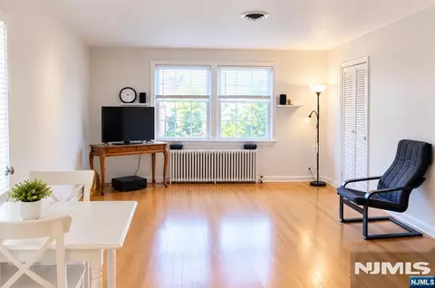 129 River Dr #B, Elmwood Park, NJ 07407