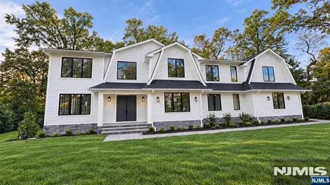 124 Valley Rd, Haworth, NJ 07641