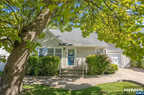 11 Jackson Pl, Moonachie, NJ 07074