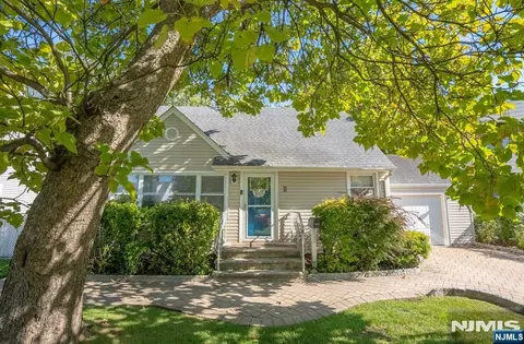 11 Jackson Pl, Moonachie, NJ 07074