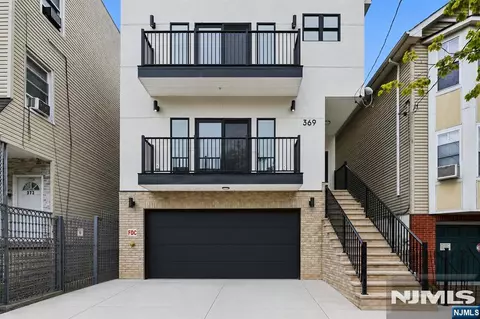 369 6th Ave, Newark, NJ 07107