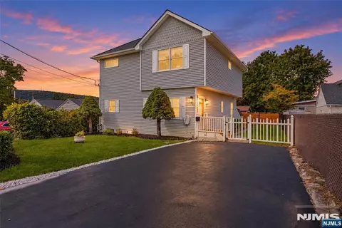 102 Sherwood Ave, Mahwah, NJ 07430