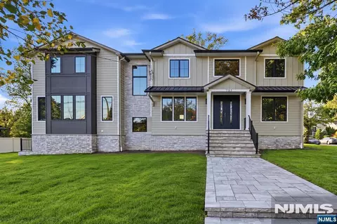 785 Summit Ave, River Edge, NJ 07661