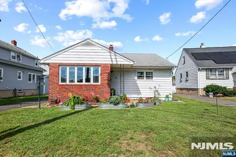 58 Grove St, South Hackensack, NJ 07606