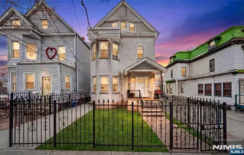 30 N 11th St, Newark, NJ 07107