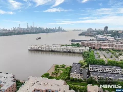 214 The Promenade #214, Edgewater, NJ 07020