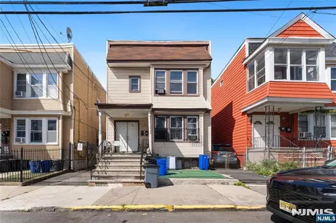 37 Aldine St, Newark, NJ 07112