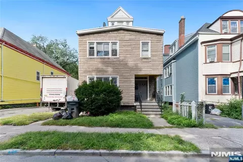 25 17th St, East Orange, NJ 07018