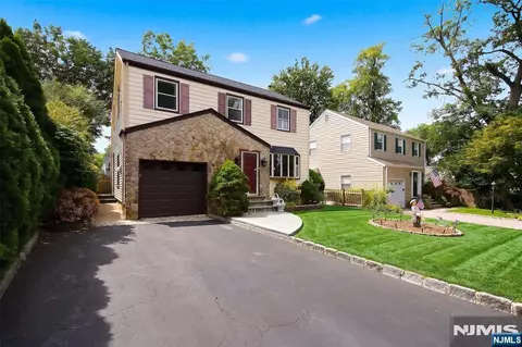 15 Charles St, Nutley, NJ 07110