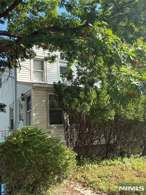 26 Pierce Ave, Midland Park, NJ 07432