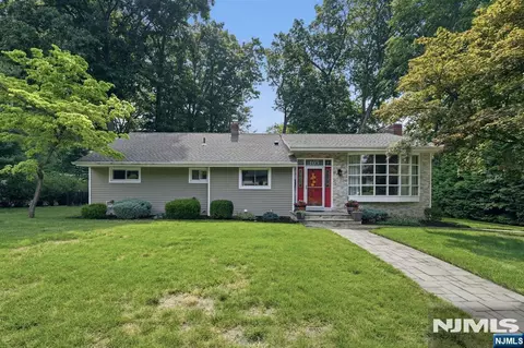 105 Winthrop Rd, Hillsdale, NJ 07642