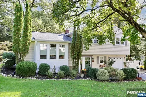 20 Manson Pl, Hillsdale, NJ 07642