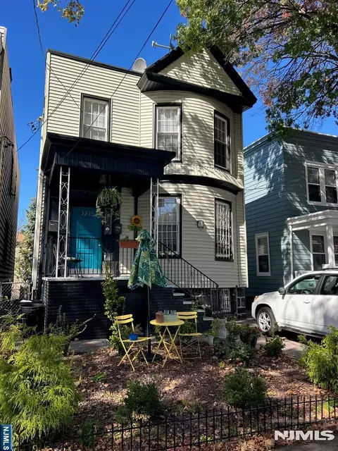 3275 John F Kennedy Blvd, Jersey City, NJ 07306