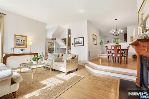 Living - 22 Dowitcher Ct, Wayne, NJ 07470 photo 5 of 11