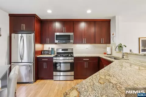 Kitchen - 22 Dowitcher Ct, Wayne, NJ 07470 photo 2 of 3