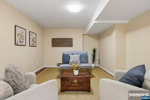 Living - 22 Dowitcher Ct, Wayne, NJ 07470 photo 10 of 11